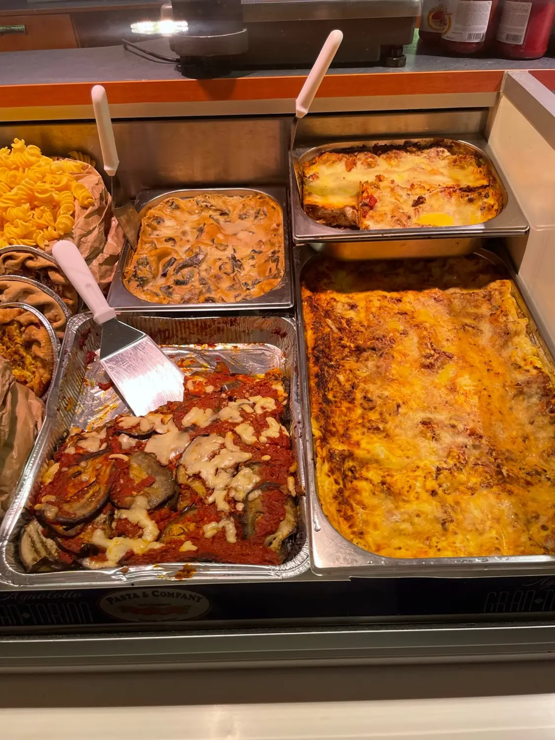 Catering-Lebensmittel im Folienbehälter von Tirana